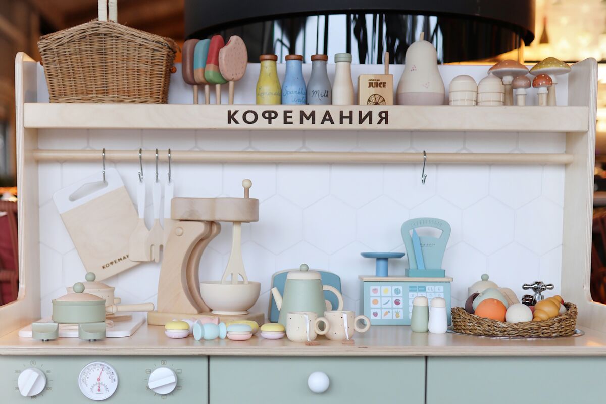 Новости Кофемании - Игровая зона в «Кофемании» в Павлово, созданная совместно с детским маркетплейсом Oozor.